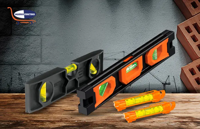 Un par de niveles sobre una mesa